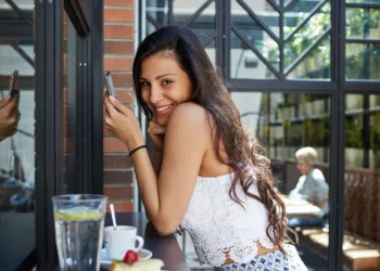 How to Look Sexy: A Woman’s Guide to Confidence and Attraction